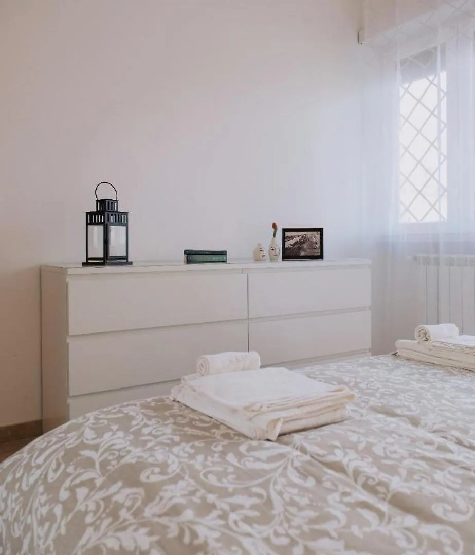 Daire Pau Suite Home Fiumicino İtalya